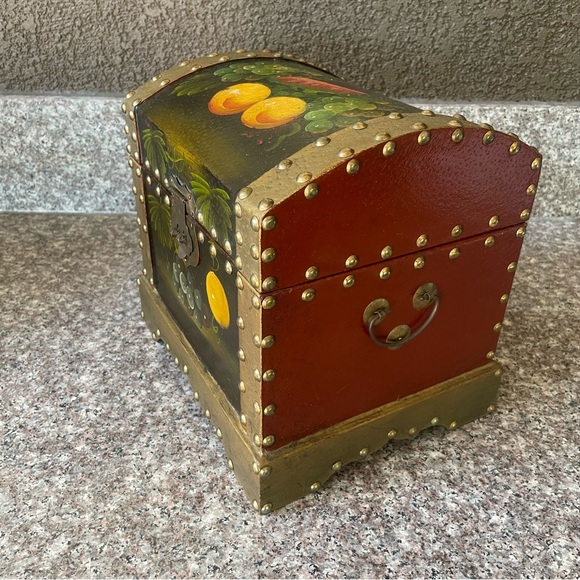 VINTAGE TRUNK - Picture 4 of 16